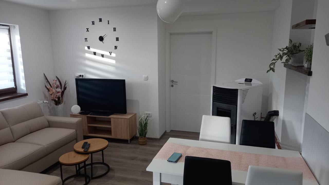 Gogo Apartment เดลนิคเซ ภายนอก รูปภาพ