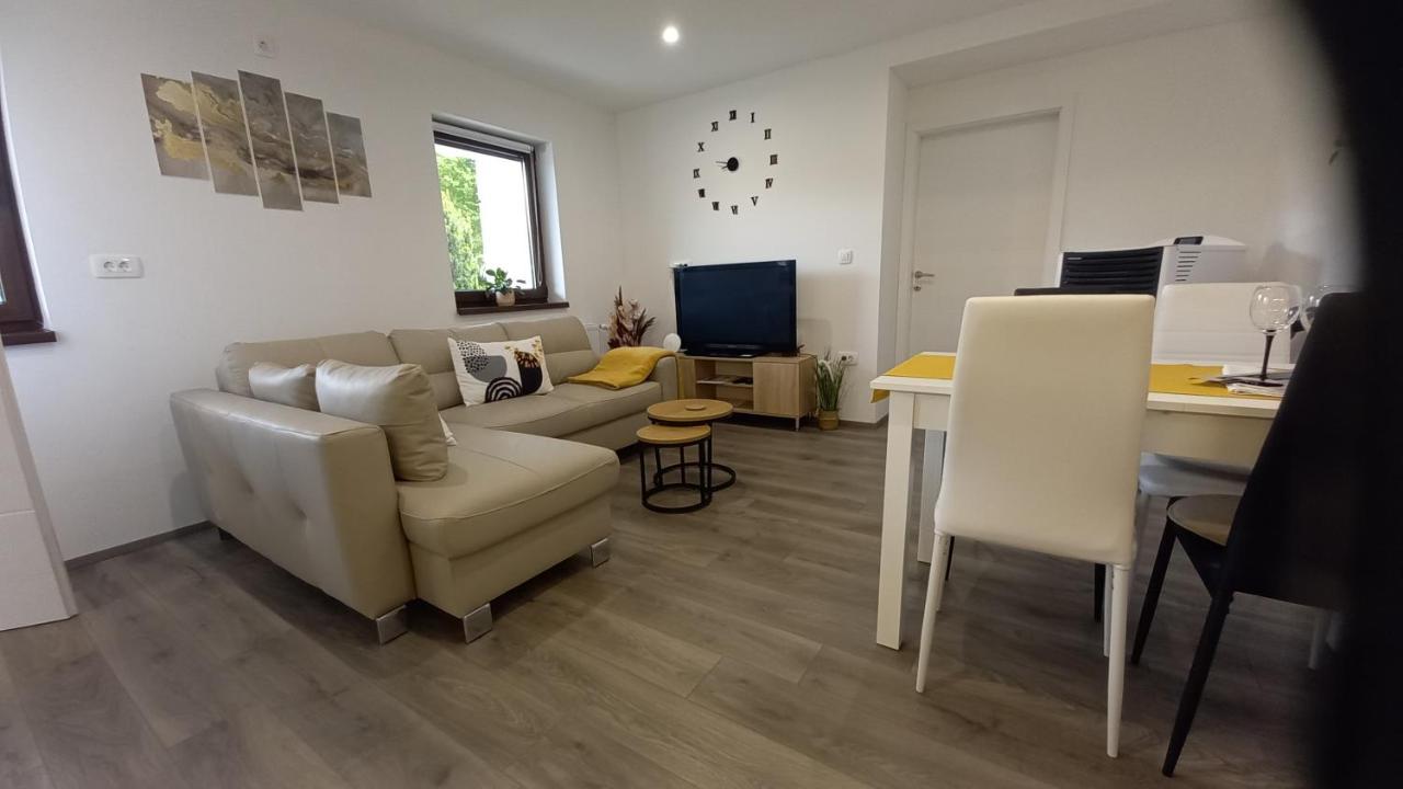 Gogo Apartment เดลนิคเซ ภายนอก รูปภาพ