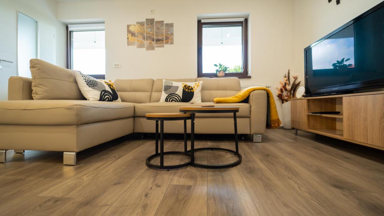 Gogo Apartment เดลนิคเซ ภายนอก รูปภาพ